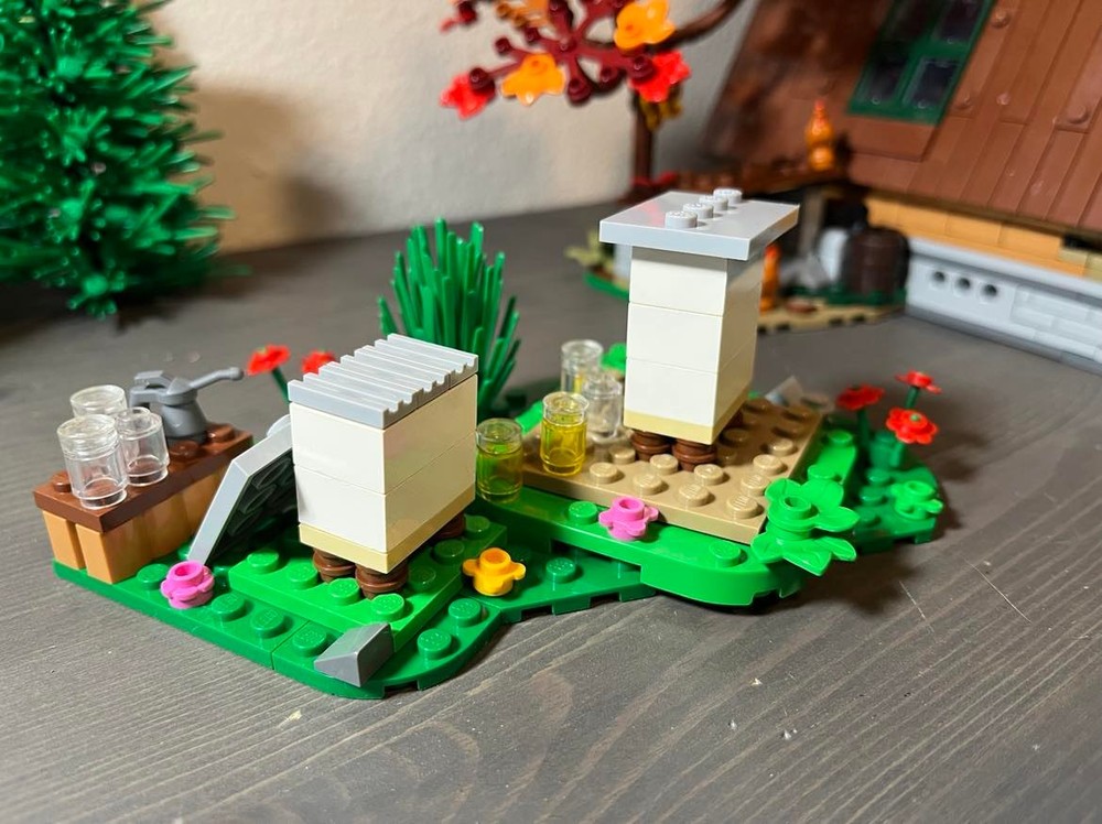 Lego Adorable Bee yard
