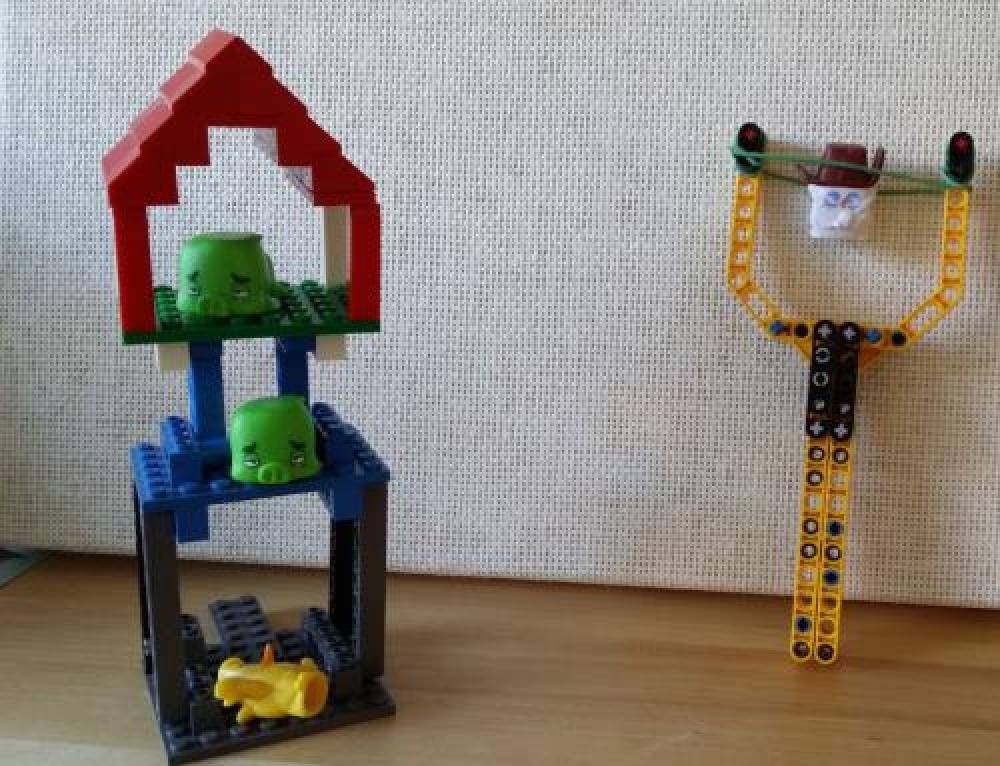 Lego Angry Birds slingshot