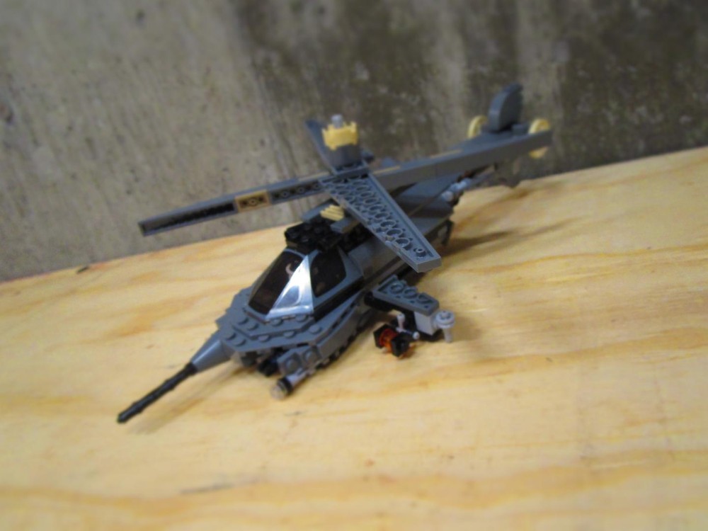 Lego 8095 alt. Futuristic attack helicopter w/support equipment