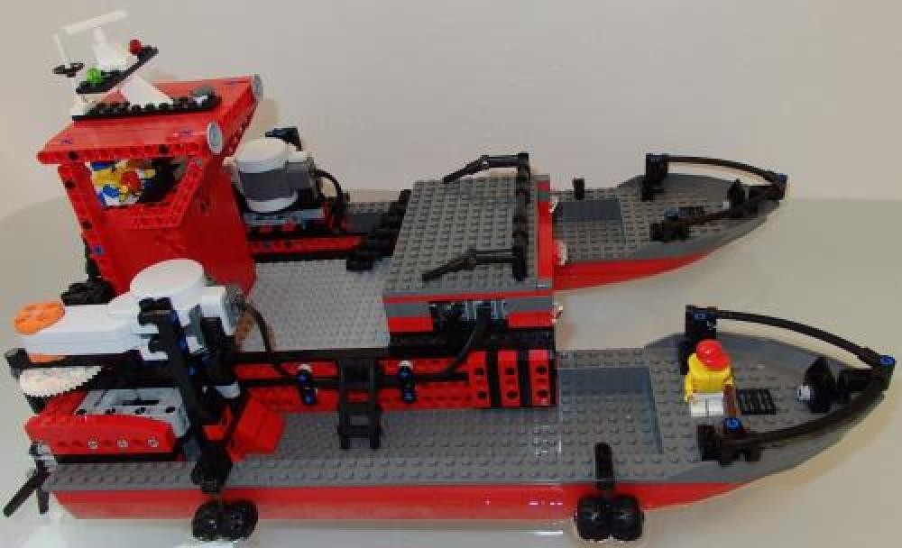 Lego NXT RC catamaran (Part I + II: base + deck)