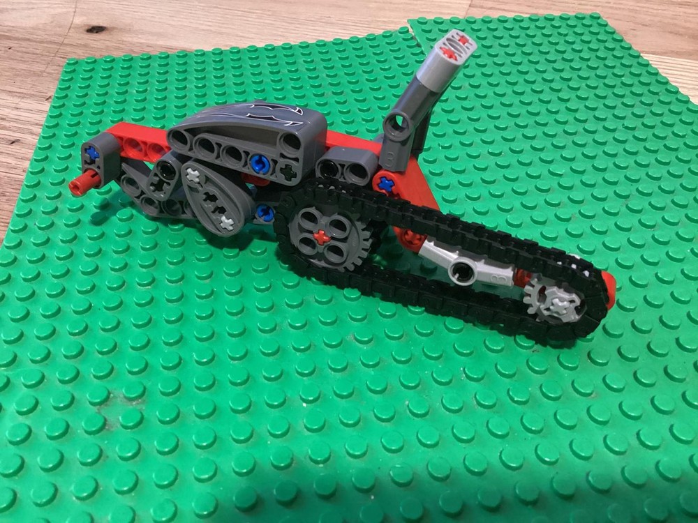 Lego 42132-1: Chainsaw