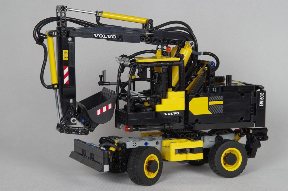 Lego Volvo EW160E