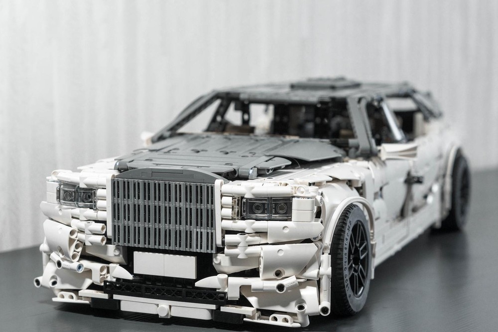 Lego Rolls-Royce Phantom VIII EWB