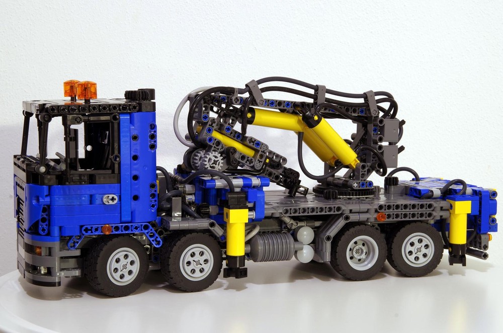 Lego Truck with pneumatic crane