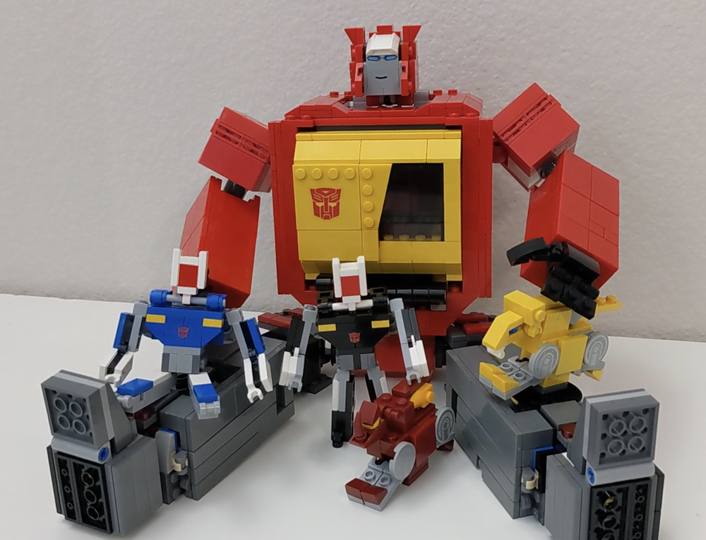 Lego Transformers G1 - Blaster (Fully Transformable)
