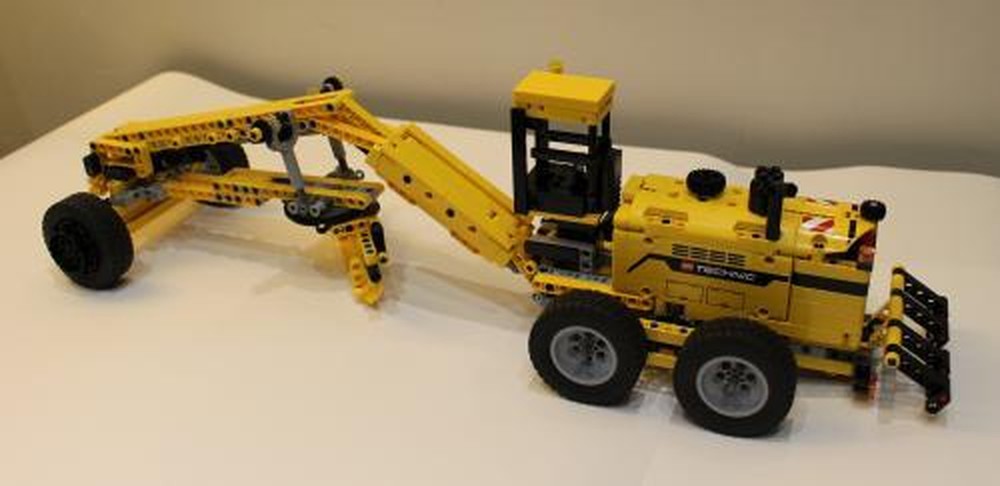 Lego Grader CAT 24M