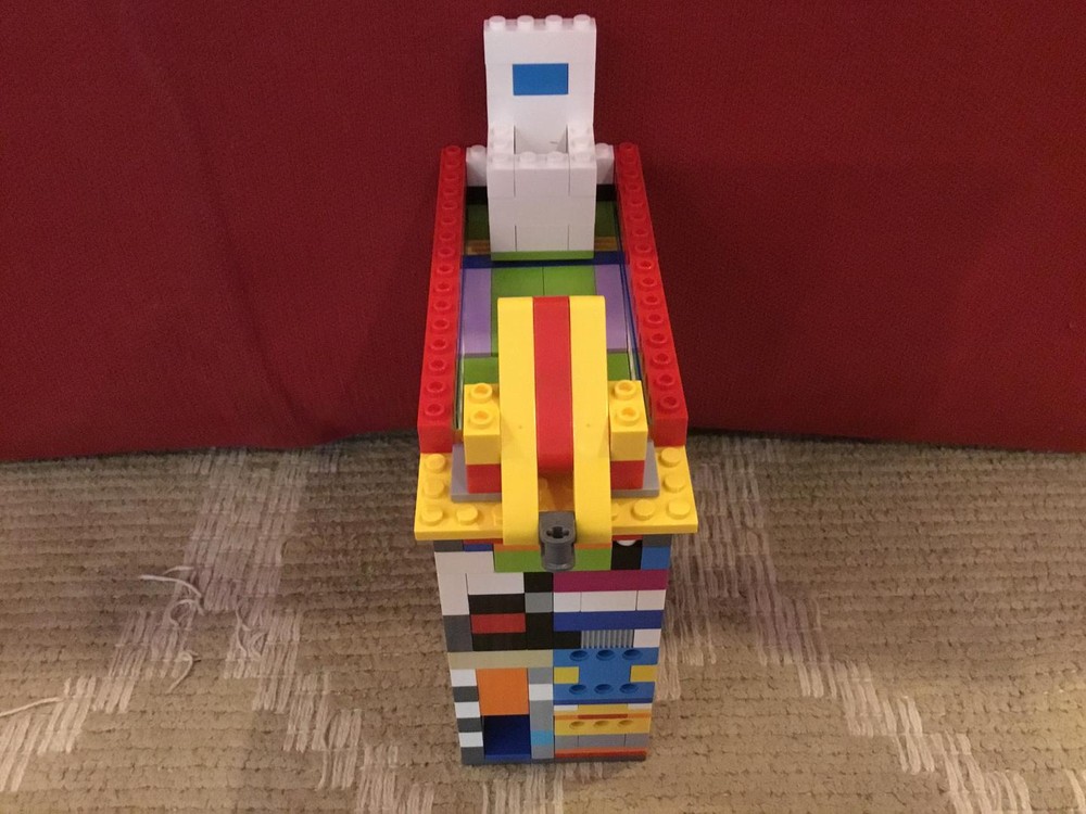 Lego basketball machine