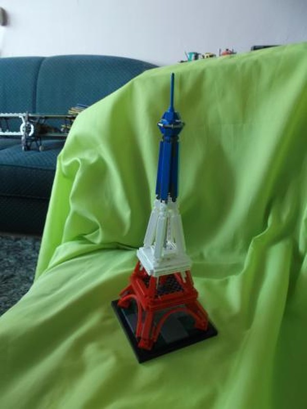 Lego Tour Eiffel couleurs francais