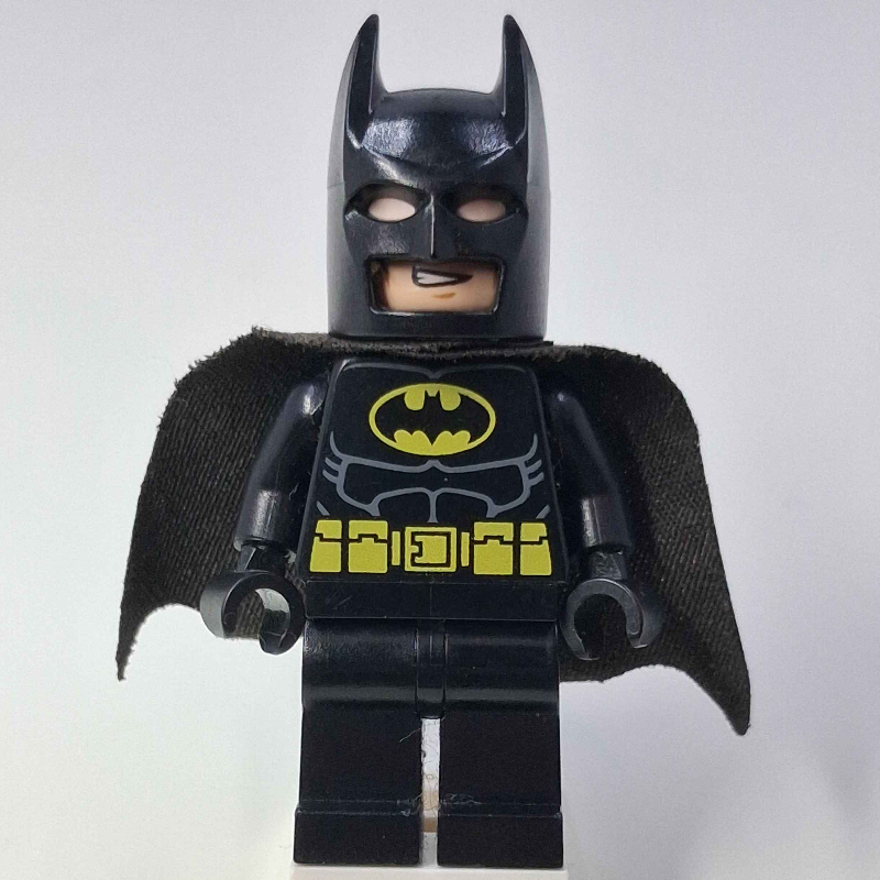 Lego Batman, Black Suit, Black Cape and Cowl, Yellow Batman Logo (56630 Cape) (3626b Head), 55704 Cowl