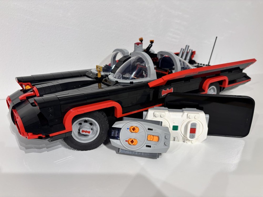Lego 76328 Classic Batmobile RC Conversion