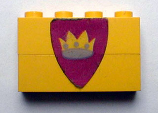 Lego Stickered Assembly 4 x 1 x 2 with Triangular Shield with Crown Pattern (Sticker) - Sets 375 / 6075