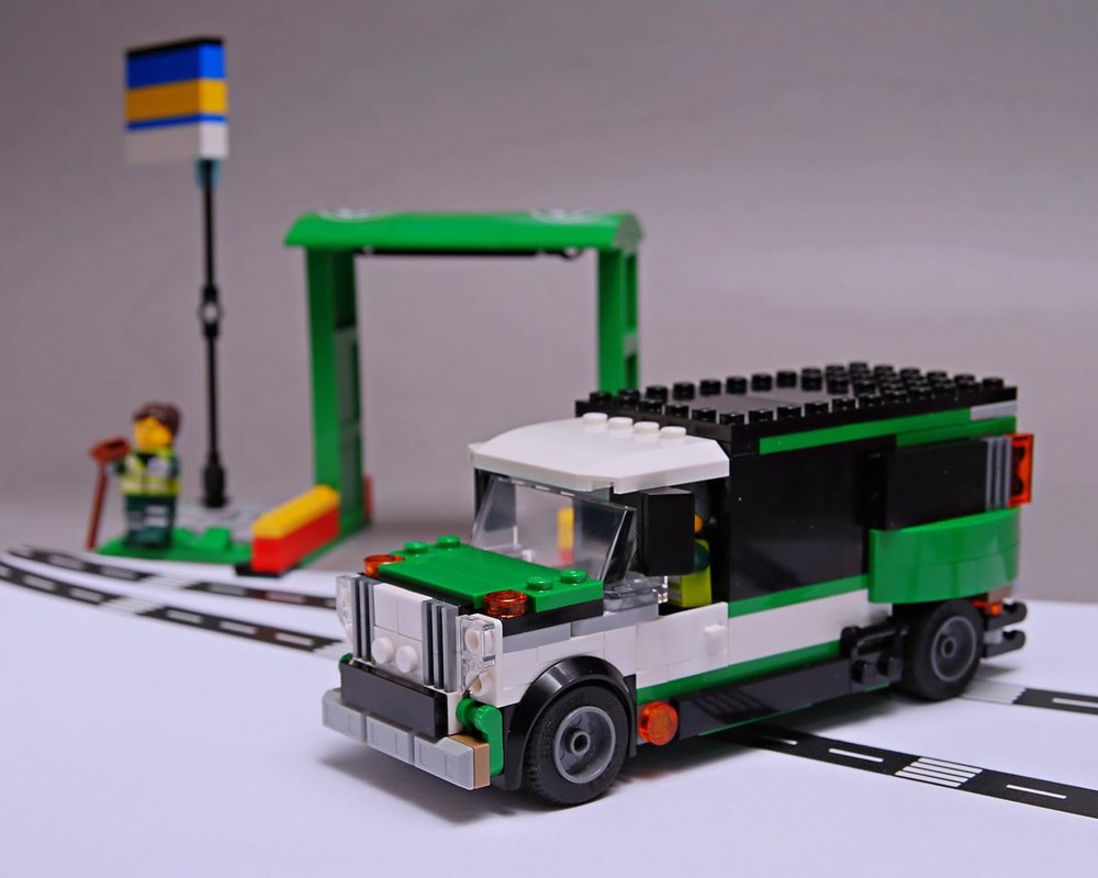 Lego 60495 Transporter Van