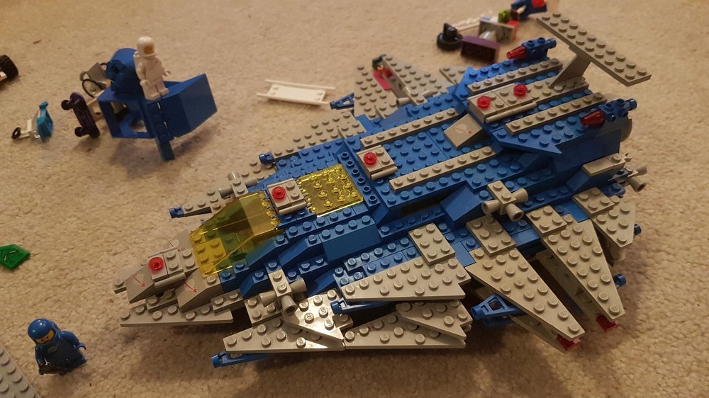 Lego Classic space cruiser 80's inspered!