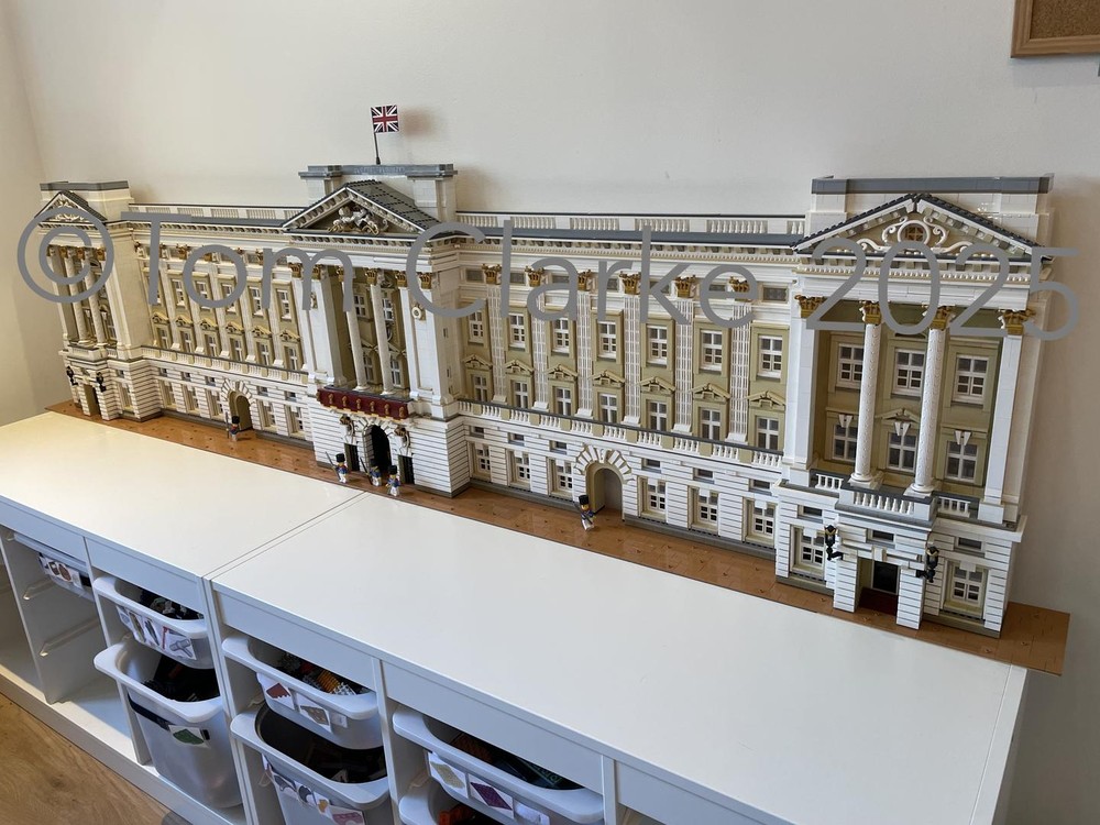Lego Buckingham Palace facade (minifig scale)