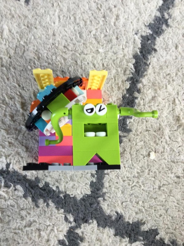 Lego Alien ufo diorama