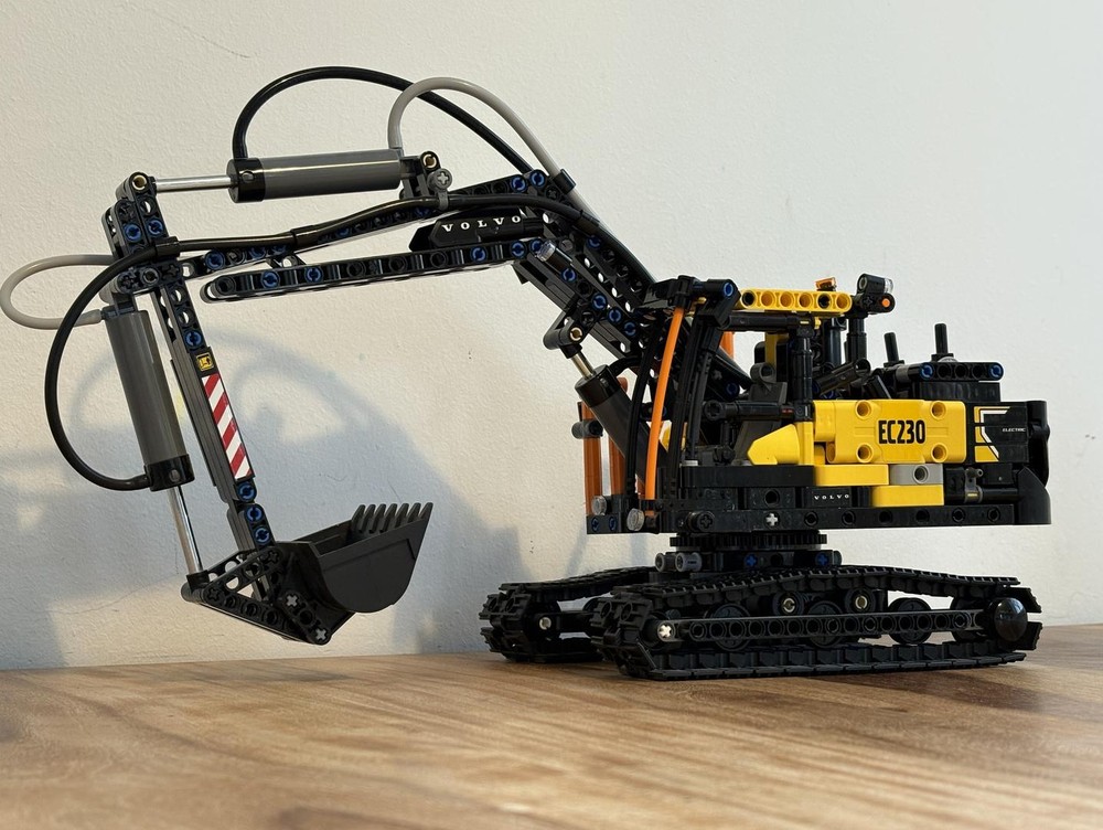 Lego 42175 Volvo EC230 Excavator