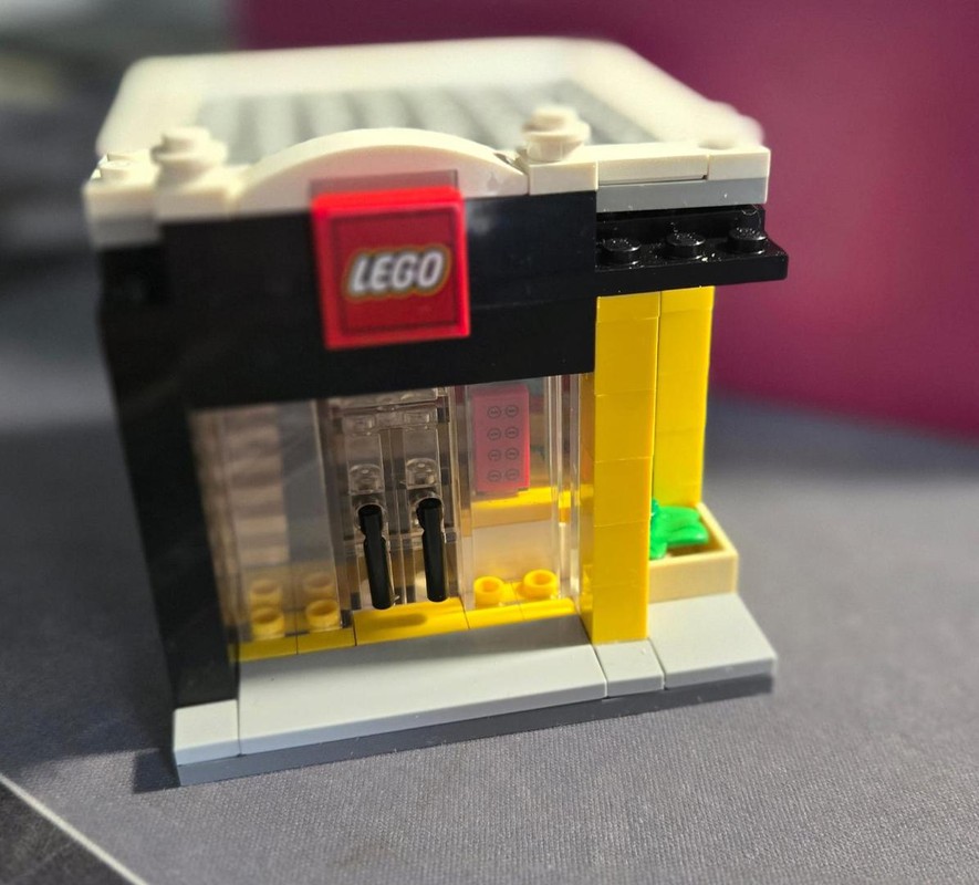 Lego Mini Lego Brand Store Modular (40528 alt)