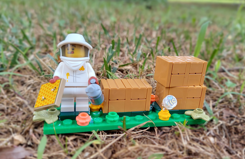 Lego Beekeeper Vignette