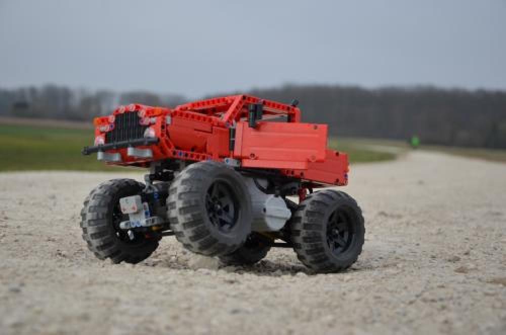 LEGO Technic full suspended 4x4x4 Offroader