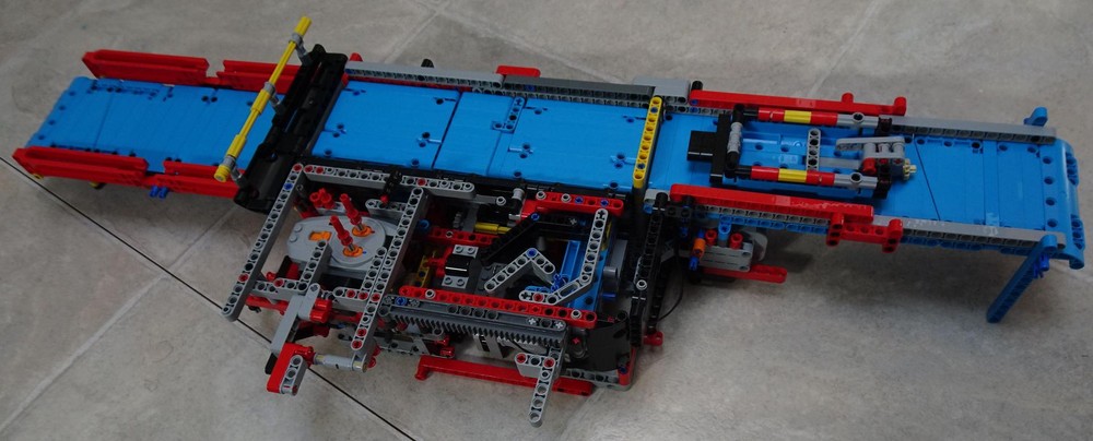 Lego Lock and boat with moving doors and varying water level