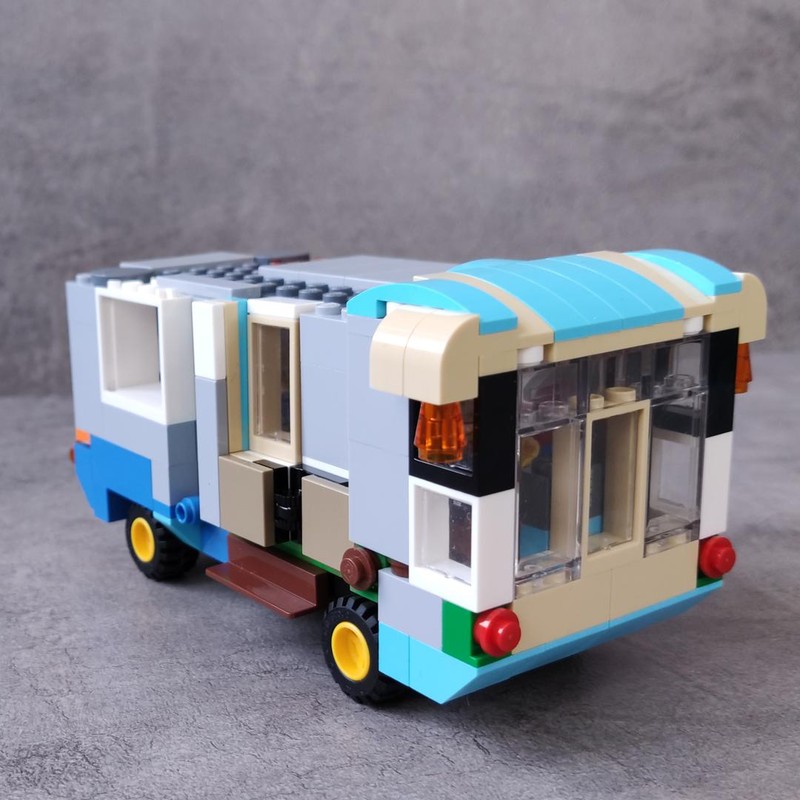 Lego 10698 BUS for Minifigs with opening doors