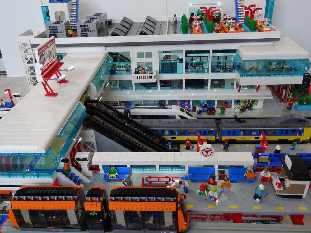 Lego Almighty Grand Train Station