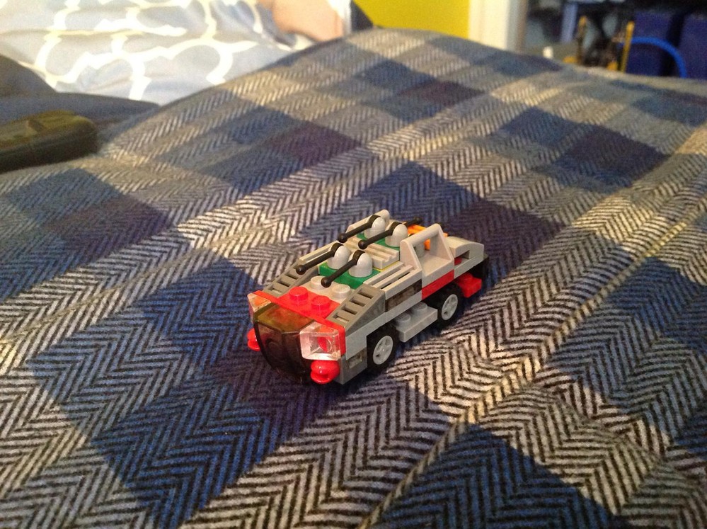 Lego 2 wheel 6 gun apc