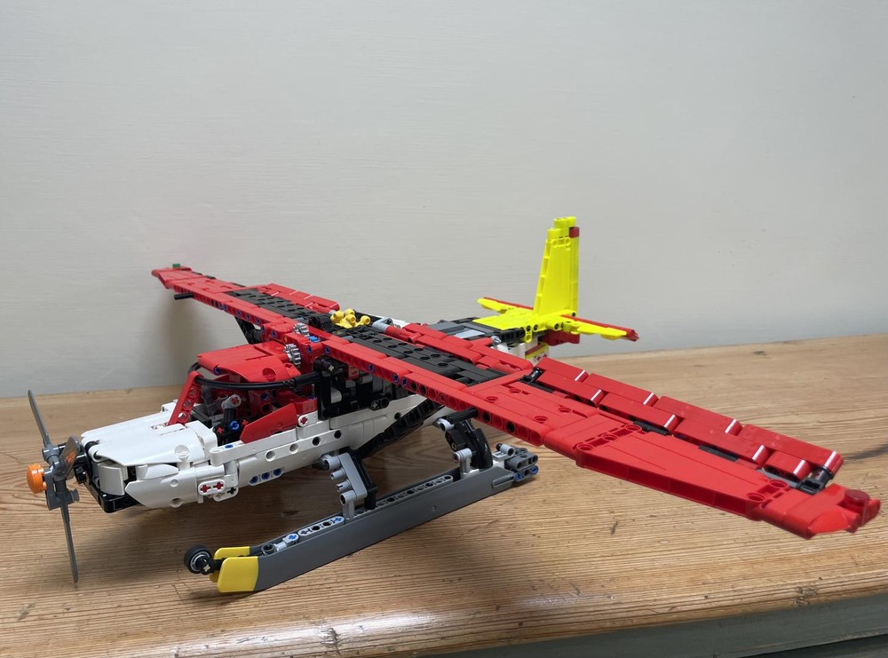 Lego 42145 Firefighter Seaplane