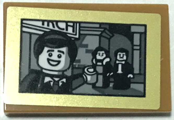 Lego Tile 2 x 3 with Picture of Bruce, Thomas and Martha Wayne Minifigures in Gold Frame Pattern (Sticker) - Set 70922