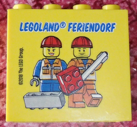 Lego Brick 2 x 4 x 3 with Legoland Feriendorf 2018 Pattern / Yellow