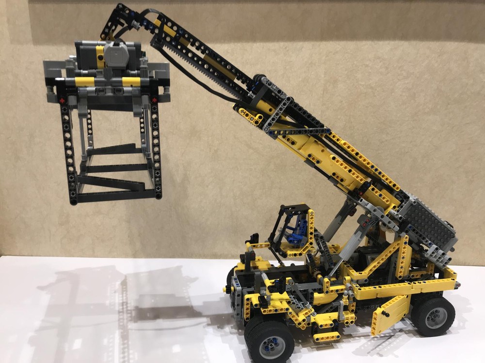 Lego RC container stacker based on LEGO B-model 42009