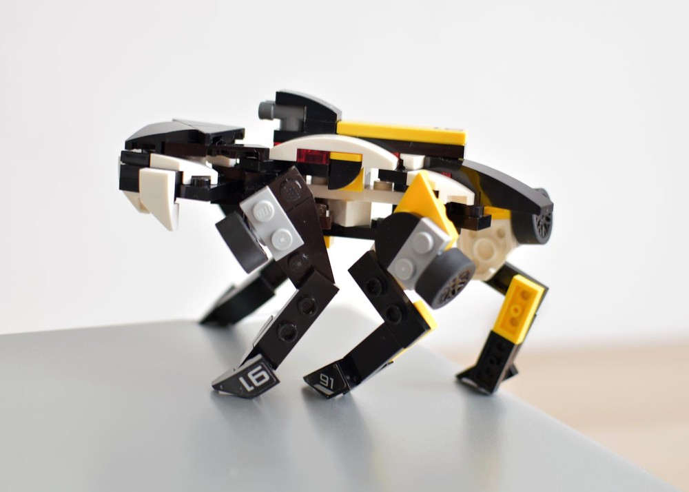 Lego Saber-tooth Robot 30657