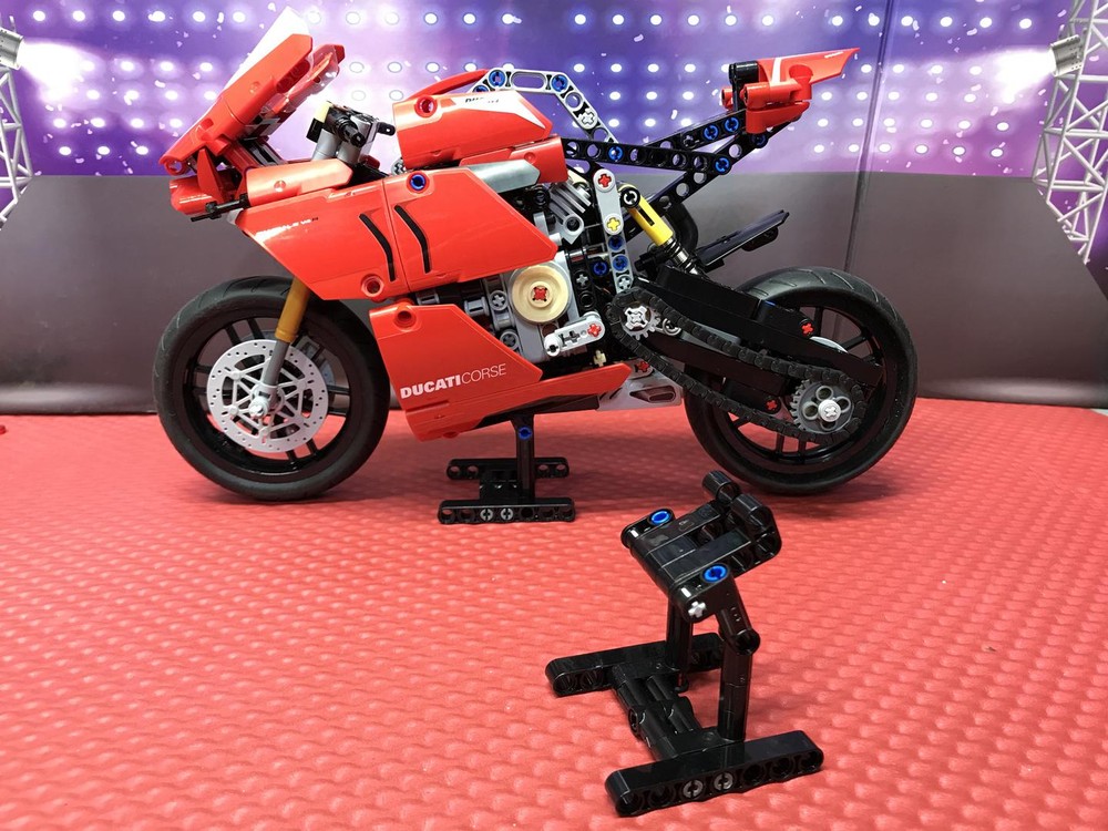 Lego 42107 Ducati Panigale V4 R display stand