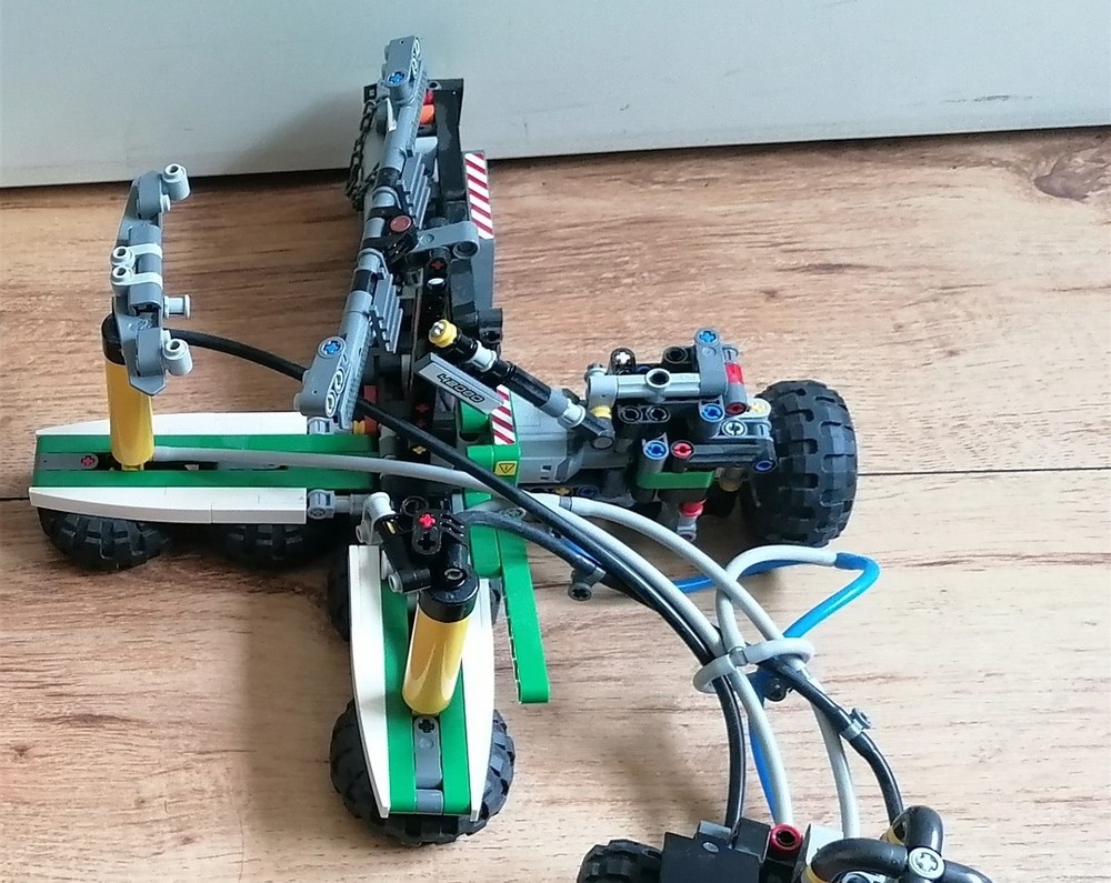Lego 42080 alternate build flight simulator