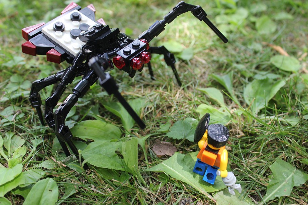 Lego (G) - The Broodmother