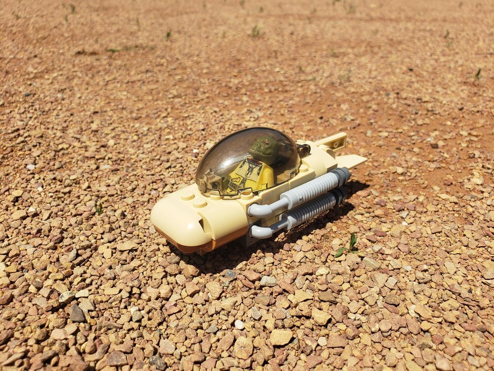 Lego Mobquat A-1 Deluxe Floater Landspeeder - Minifig Scale