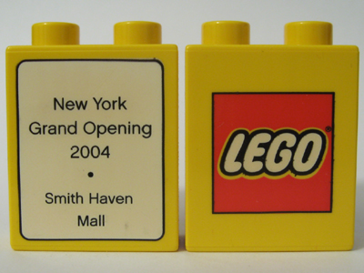 Lego Duplo, Brick 1 x 2 x 2 with The LEGO Store New York, Smith Haven Mall 2004 Opening Pattern