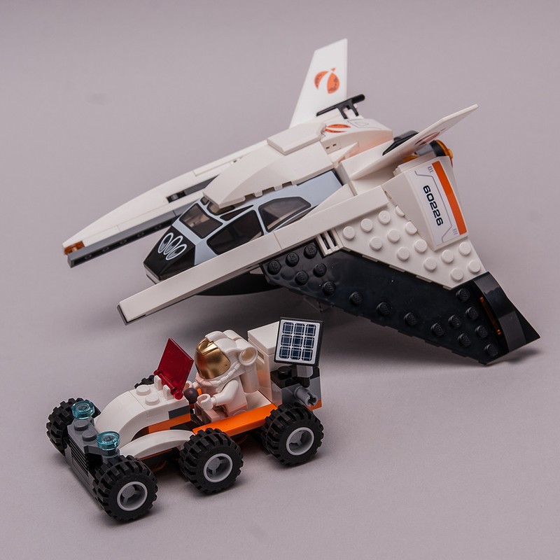 Lego 60226 SpaceBat & Mini Mars Rover