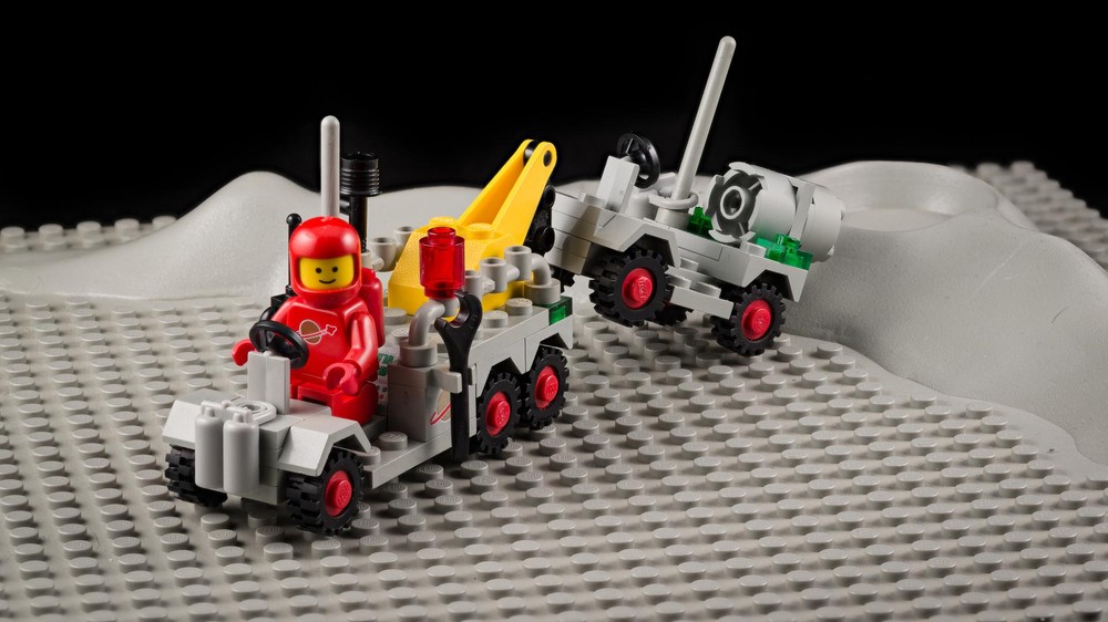Lego Classic Space Tow Truck
