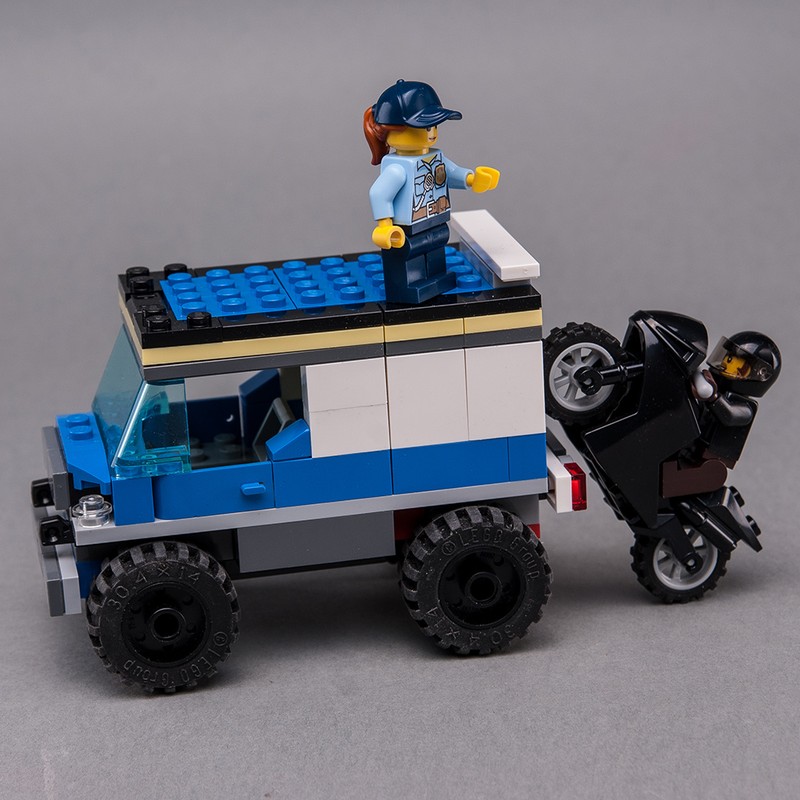 Lego 60276 Undercover Van