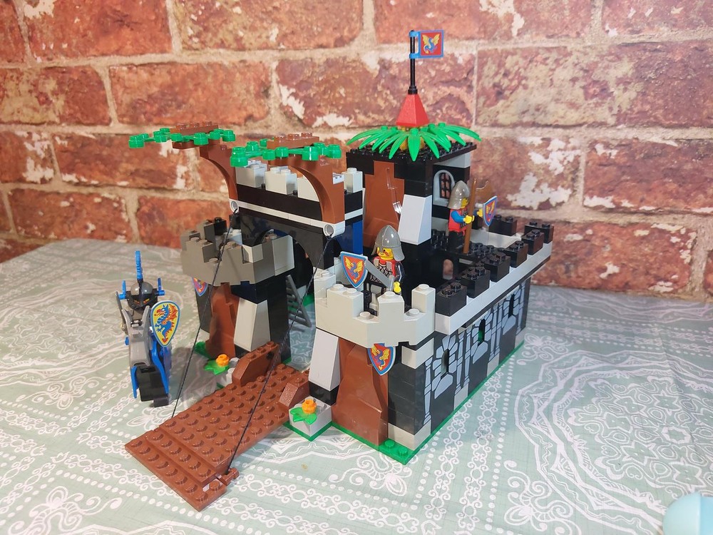 Lego Black Knight's forest outpost