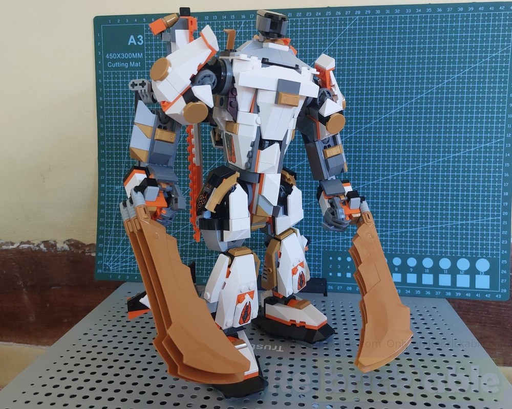 Lego Blazing Falcon mech