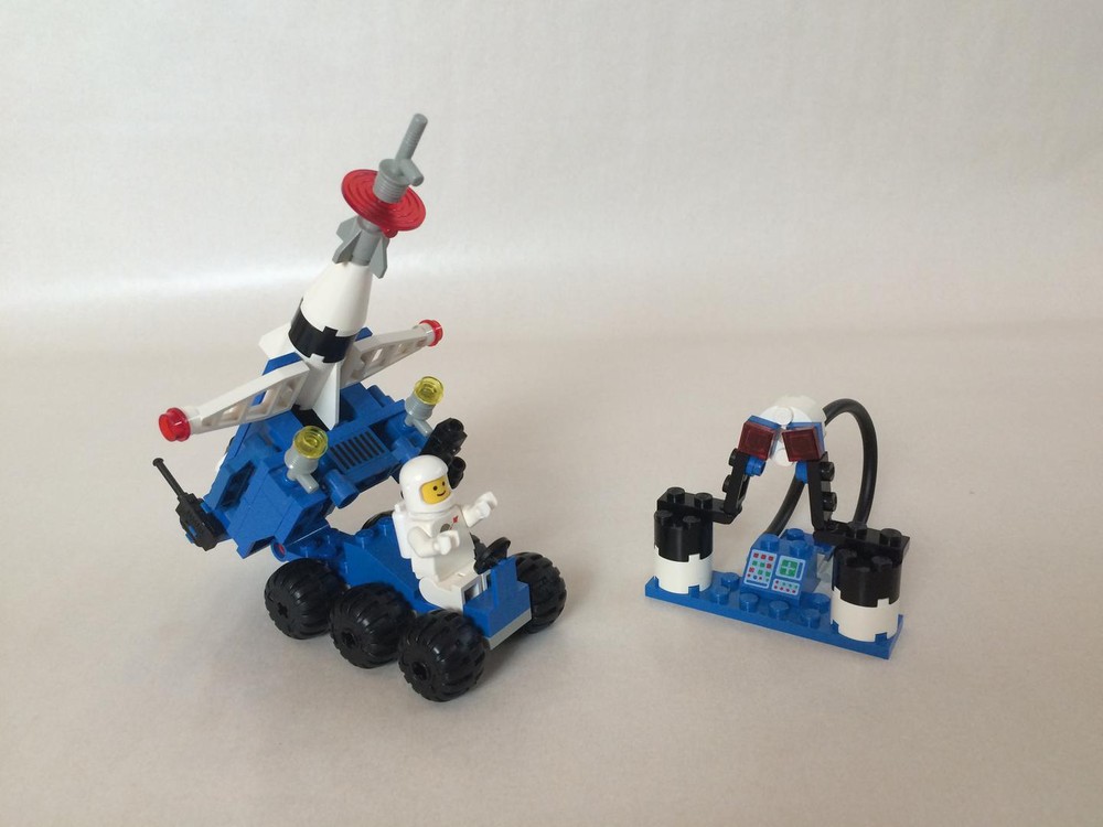 Lego Rocket Launcher Rover with Fuel Station