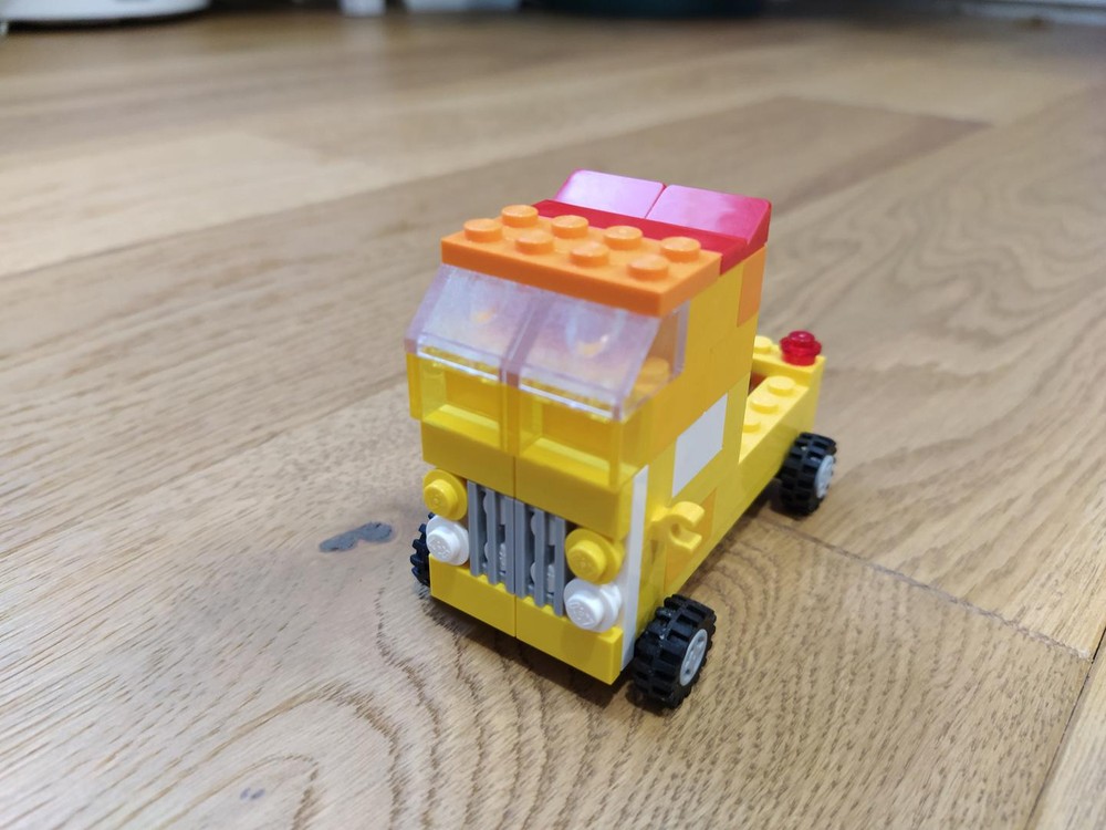 Lego 10696 yellow truck