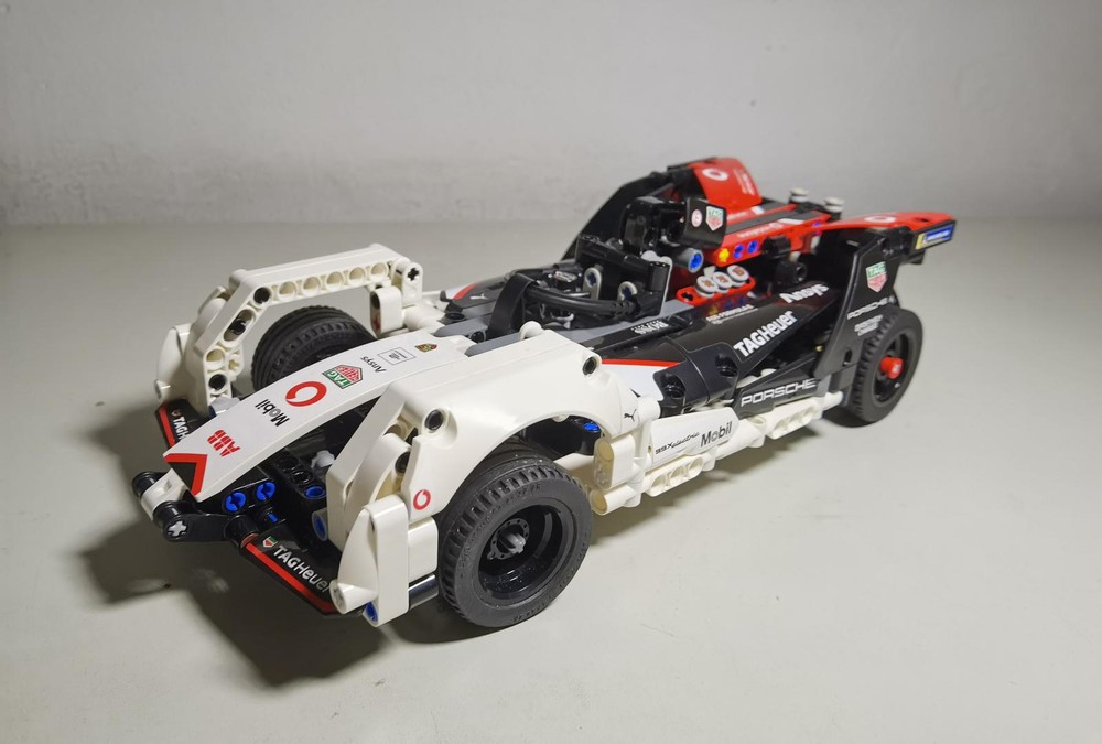 Lego add engine and steering to 42137