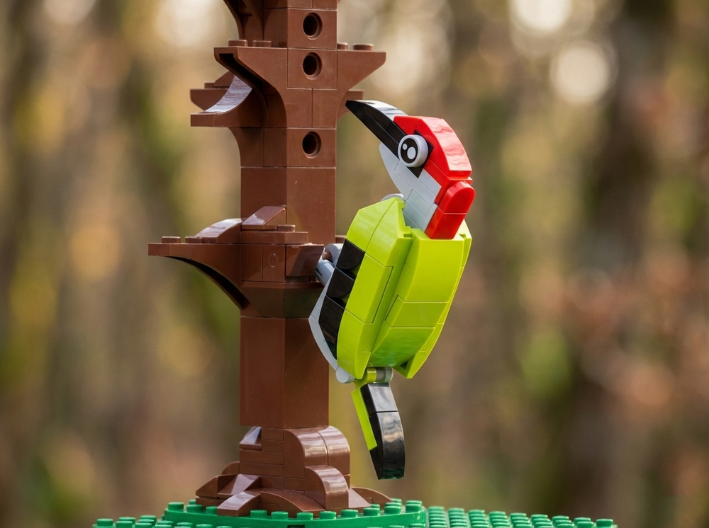 Lego Green woodpecker (Picus viridis)