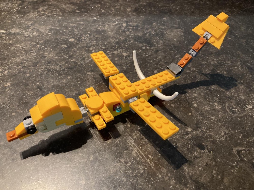Lego flying “penguin” (31112)