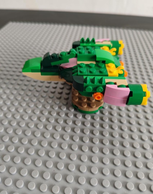 Lego Alternative Build of LEGO 31377 - Arcadia-class interstellar spacecraft