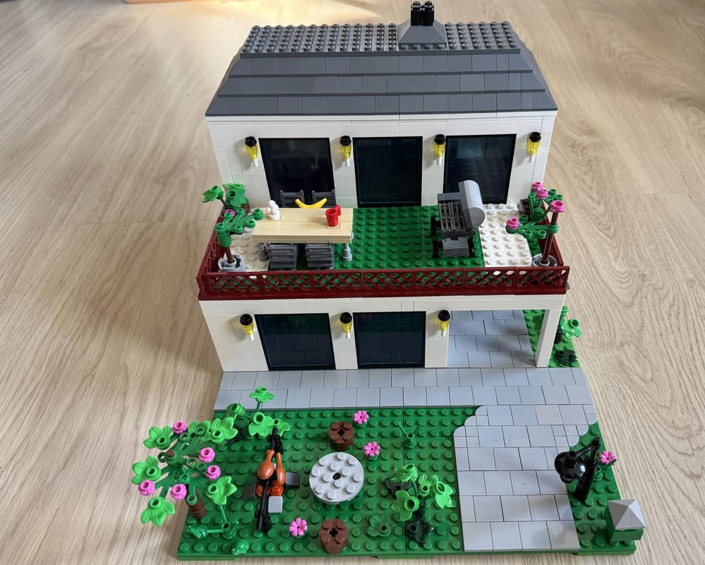 Lego Villa with garden