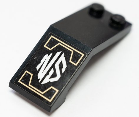 Lego Windscreen 5 x 2 x 1 2/3 with White 'NS' and Gold Lines Pattern Model Left Side (Sticker) - Set 71699